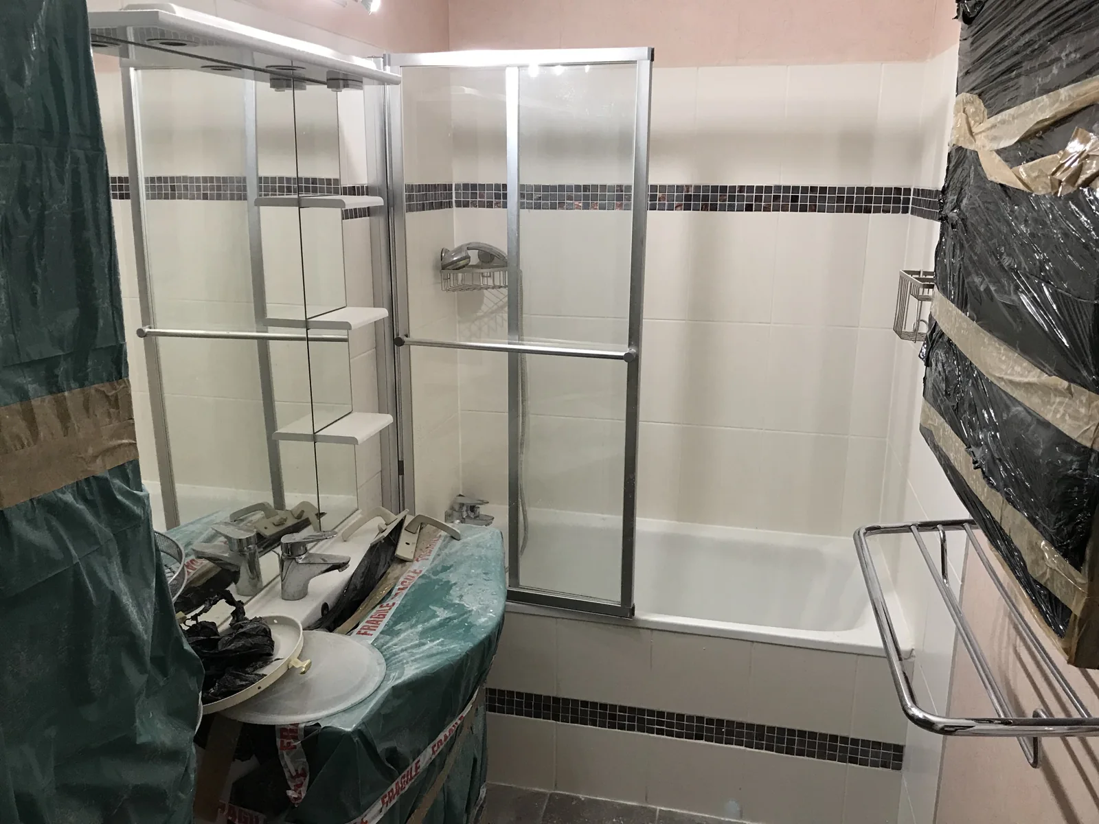 Douche en cours de travaux, association provisoire